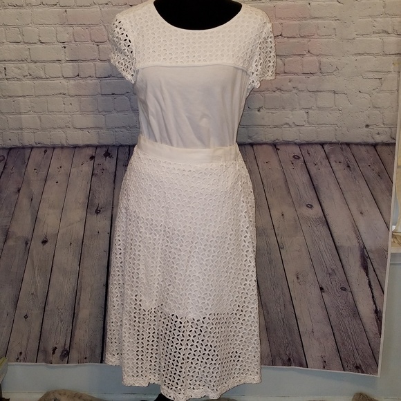 Elle Dresses & Skirts - 🍭🍭 White floral embroidery skirt// Medium